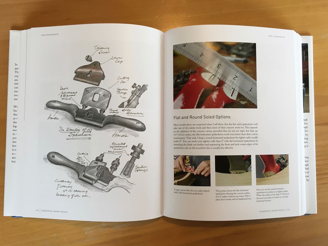 Essential Woodworking Hand Tools - ein Buch von Paul 